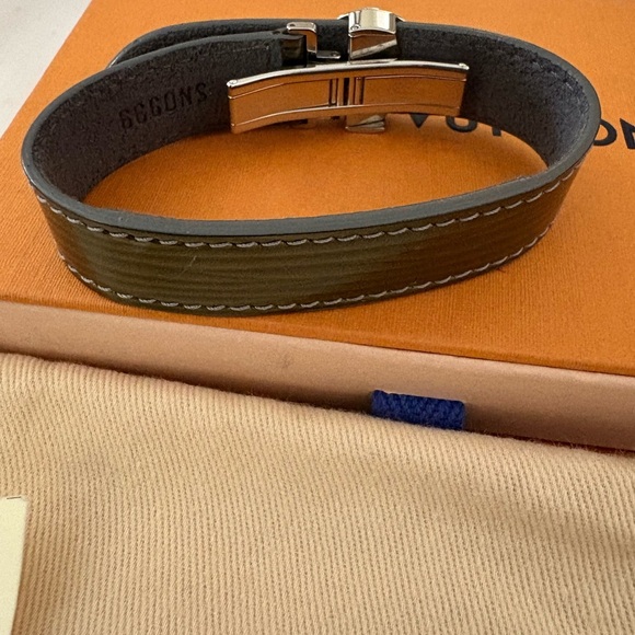 Louis Vuitton Authentic Cyber Epi Wish Bracelet - Green - Picture 2 of 12